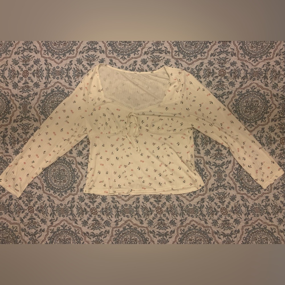 SHEIN Quite Plus Ditsy Floral Print Lace Trim Knot Front Tee